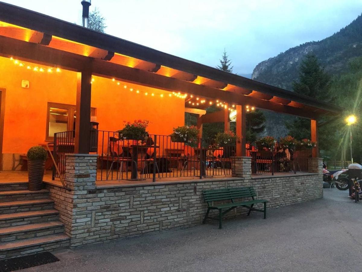 Gran Bosco Camping & Lodge Salbertrand Екстериор снимка