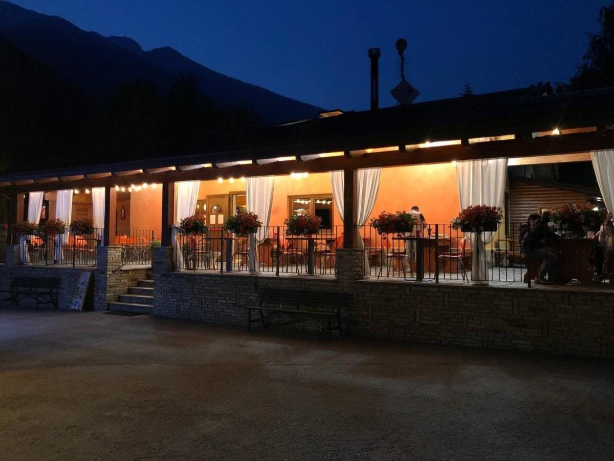 Gran Bosco Camping & Lodge Salbertrand Екстериор снимка